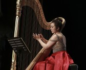 怀旧牧羊服：复古与时尚的时代交响曲